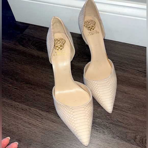 Vince Camuto Pointy Toes Heels - Picture 2 of 4